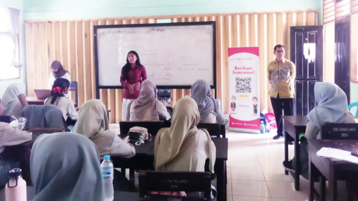 Tim Basaibu Wiki NTB melaksanakan kegiatan sosialisasi di SMAN 9 Mataram yang diikuti guru dan siswa.
