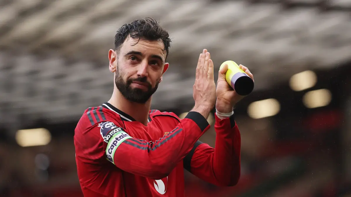 Bruno Fernandes tolak kontrak baru Man United. Kapten Setan Merah berpotensi hengkang secara gratis tahun depan usai nego buntu.