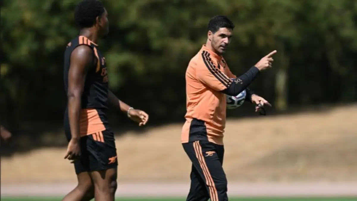 Manajer Arsenal Mikel Arteta saat memimpin latihan. (ARSENAL.COM)
