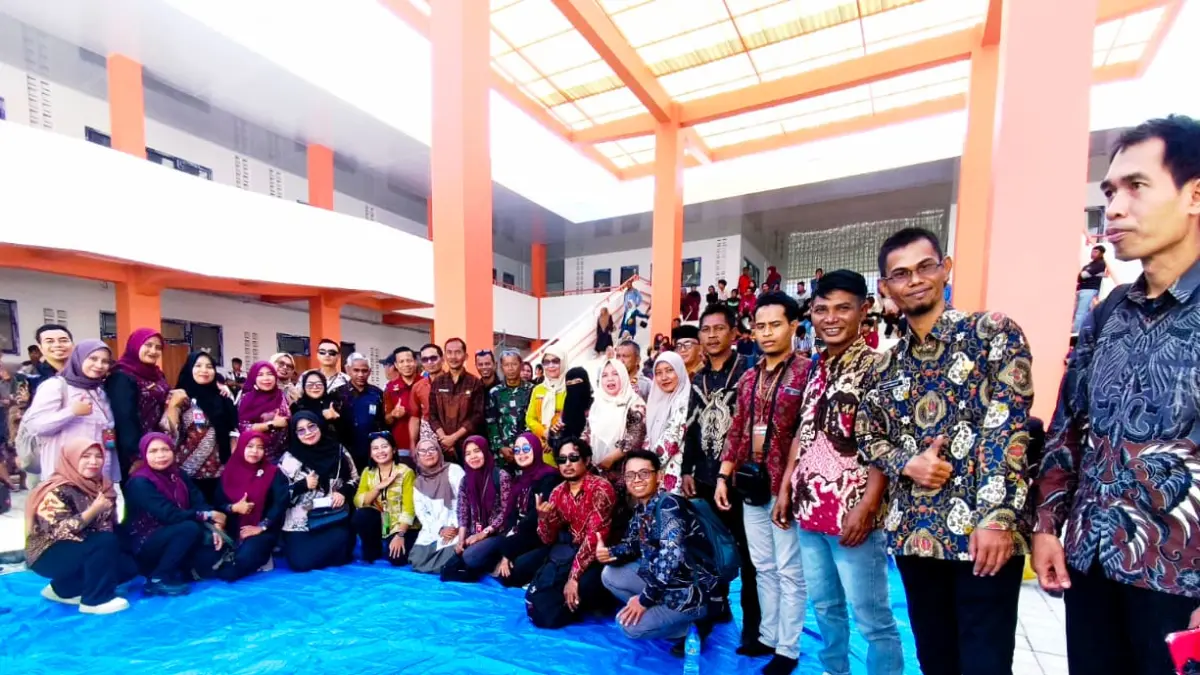 SIAP SAMBUT SISWA: Sejumlah pejabat, tenaga pendidik Sekolah Rakyat KLU usia acara sosialisasi, beberapa waktu lalu.