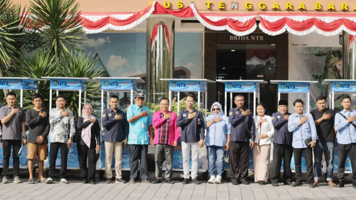 BRIDA NTB serahkan bantuan gerobak listrik ramah lingkungan kepada sejumlah PKL.