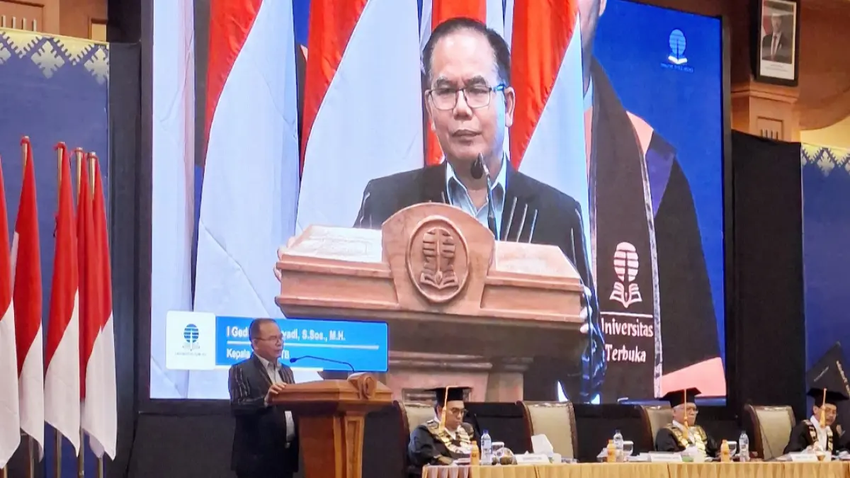 Kepala BRIDA NTB mewakili Gubernur NTB menghadiri Wisuda Universitas Terbuka Mataram di Ballroom Hotel Lombok Raya, Sabtu (22/8).