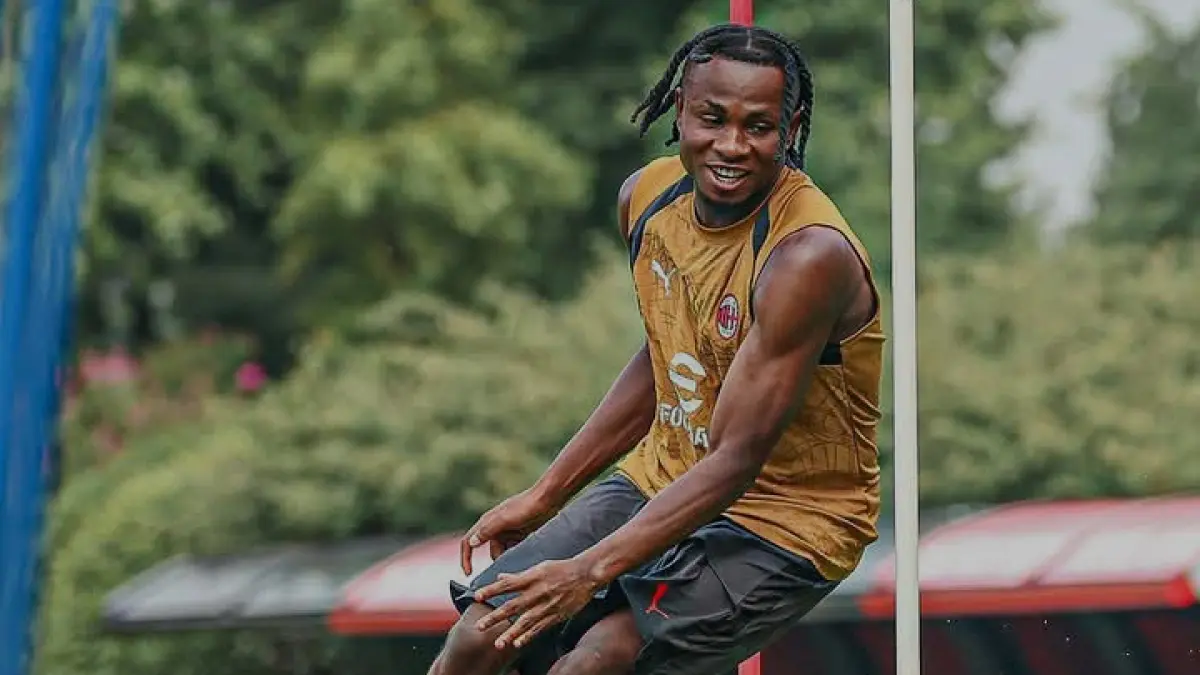 KERJA KERAS: Samuel Chukwueze dalam salah satu sesi latihan AC Milan. (Istimewa) 