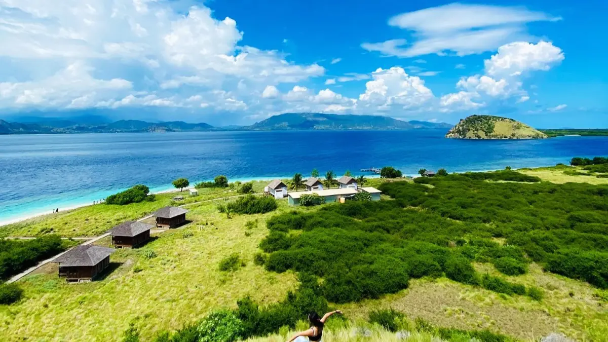 SURGA TERSEMBUNYI: Penampakan destinasi wisata Pulau Paserang di Kabupaten Sumbawa Barat yang memukau. (IST/LOMBOKPOST)