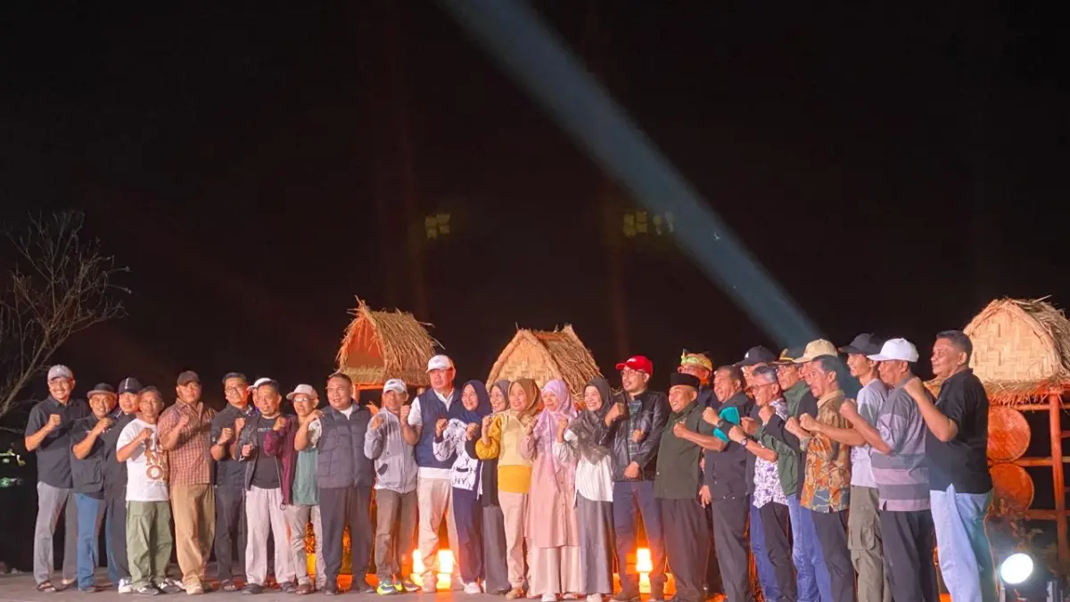 SEMARAK: Penutupa Pekan Kesenian Senggigi berlangsung meriah, Sabtu malam (23/8).