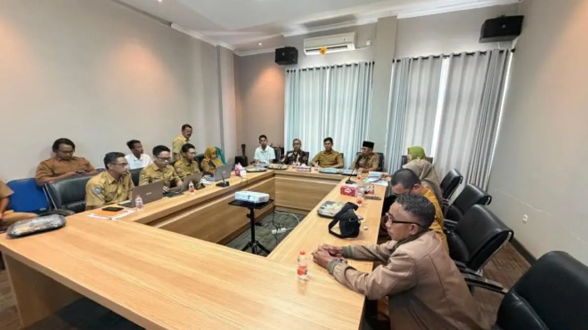 Disnakertrans NTB, Disnakertrans Kabupaten Bima, Kantor Pertanahan/BPN, Bagian Hukum Setda, Pemerintah Kecamatan Tambora, hingga pemerintah desa setempat menggelar rapat koordinasi untuk mempercepat penerbit SHM warga transmigrasi Tambora di Kantor Bupati Bima, beberapa hari lalu.
