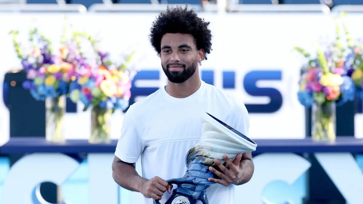 Arthur Fils juara Cincinnati Open 2026 setelah mengalahkan Frances Tiafoe. Gelar Masters 1000 pertamanya sekaligus akhiri puasa Prancis 12 tahun. (Getty Images via AFP)