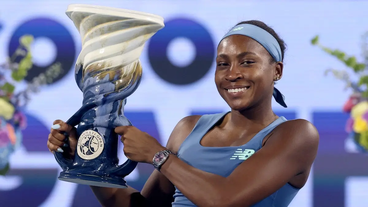 Coco Gauff juara Cincinnati Open 2026 setelah mengalahkan Jessica Pegula 6-2, 6-4. Gauff kini sejajar Serena Williams dan Azarenka. (Getty Images via AFP)