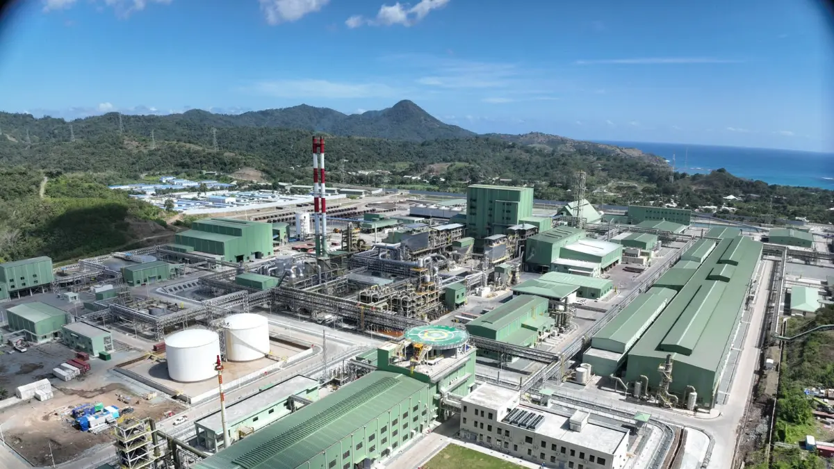 Inilah kawasan smelter milik AMMAN. Berdiri megah di Dusun Otak Keris, Kecamatan Maluk. Dari sinilah, konsentrat dari tambang Batu Hijau diproses menjadi salah satu katoda tembaga terbaik dunia. (Foto istimewa)