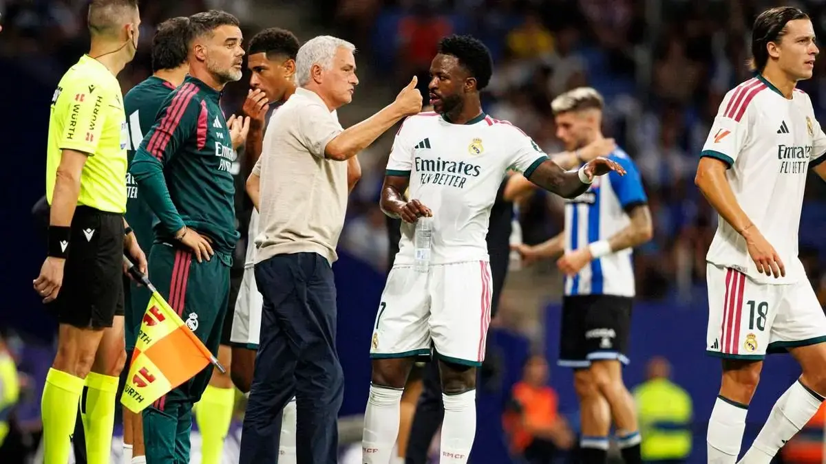 José Mourinho tanggapi performa Vinícius Júnior usai Real Madrid lawan Espanyol. Sang pelatih yakin Vini akan segera kembali meledak.