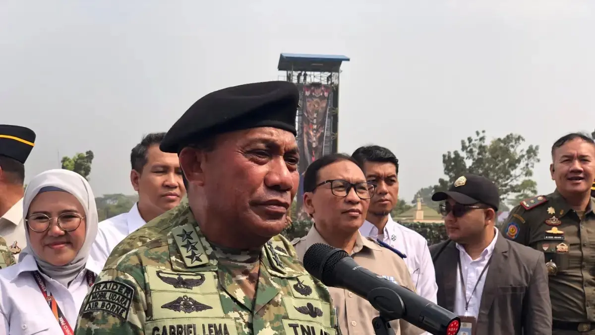 Kepala Bacadnas Kemhan Letjen TNI Gabriel Lema membuka latsarmilASN Komcad gelombang kedua di Jakarta pada Senin (24/8). (Sahrul Yunizar/JawaPos.com)