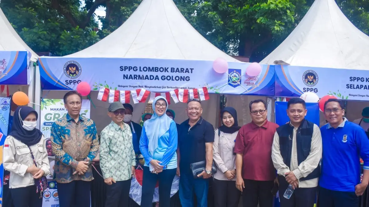 LOMBA MENU MBG: Ketua TP PKK Provinsi NTB Sinta Agathia saat menghadiri Lomba Menu Kreatif MBG Tingkat Provinsi NTB Tahun 2026 di Halaman Kantor Gubernur NTB, Sabtu (22/8).