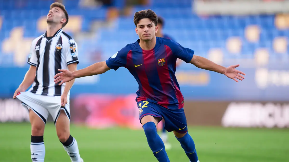 Hansi Flick puji setinggi langit performa Xavi Espart usai Elche vs Barcelona. Jebolan La Masia dinilai tenang dan serbabisa. Lombok Post.