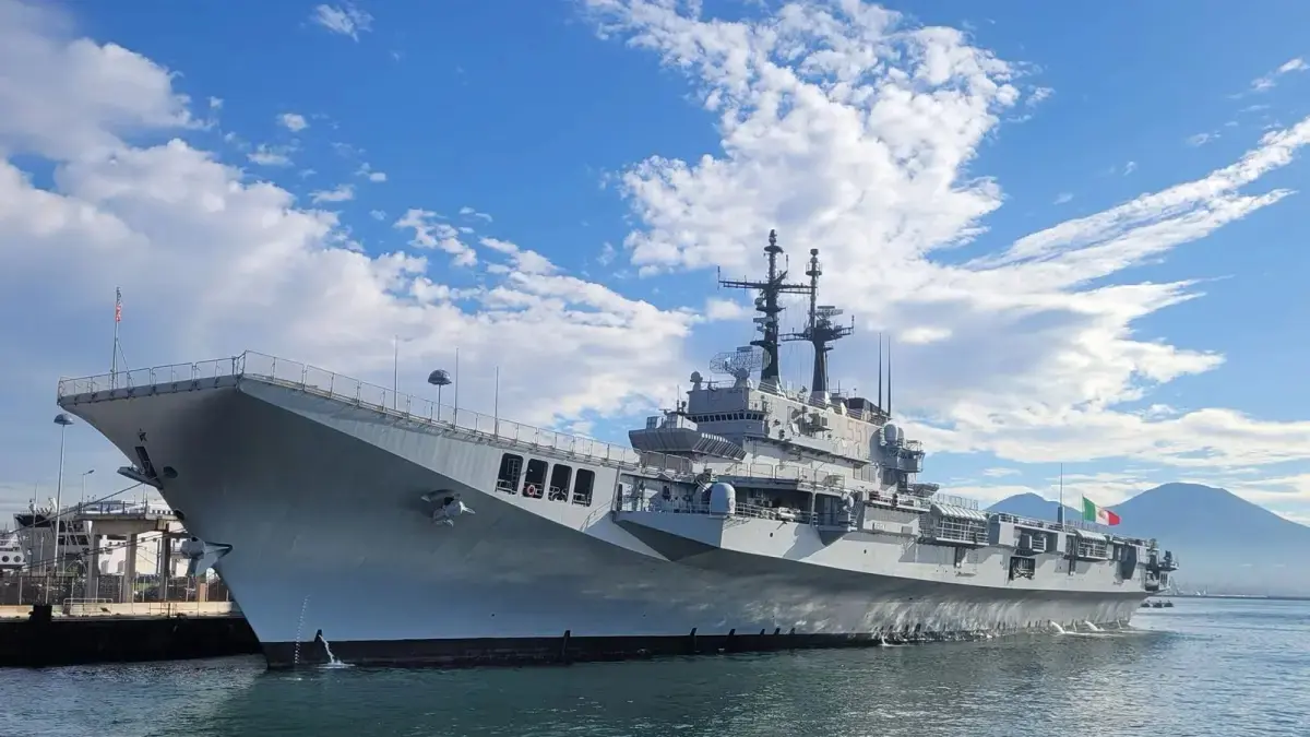 Kapal induk Giuseppe Garibaldi Dari Italia. (Wikipedia)
