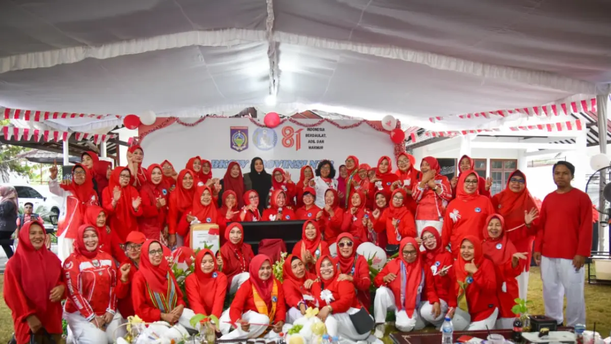 Ketua BKOW NTB Indah Dhamayanti Putri beserta jajaran pengurus.