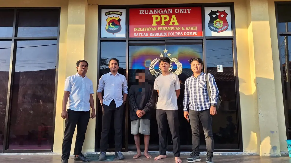 Pelaku AI saat diamankan di Unit PPA Satreskrim Polres Dompu, Senin (24/8). (Dok Polres Dompu)