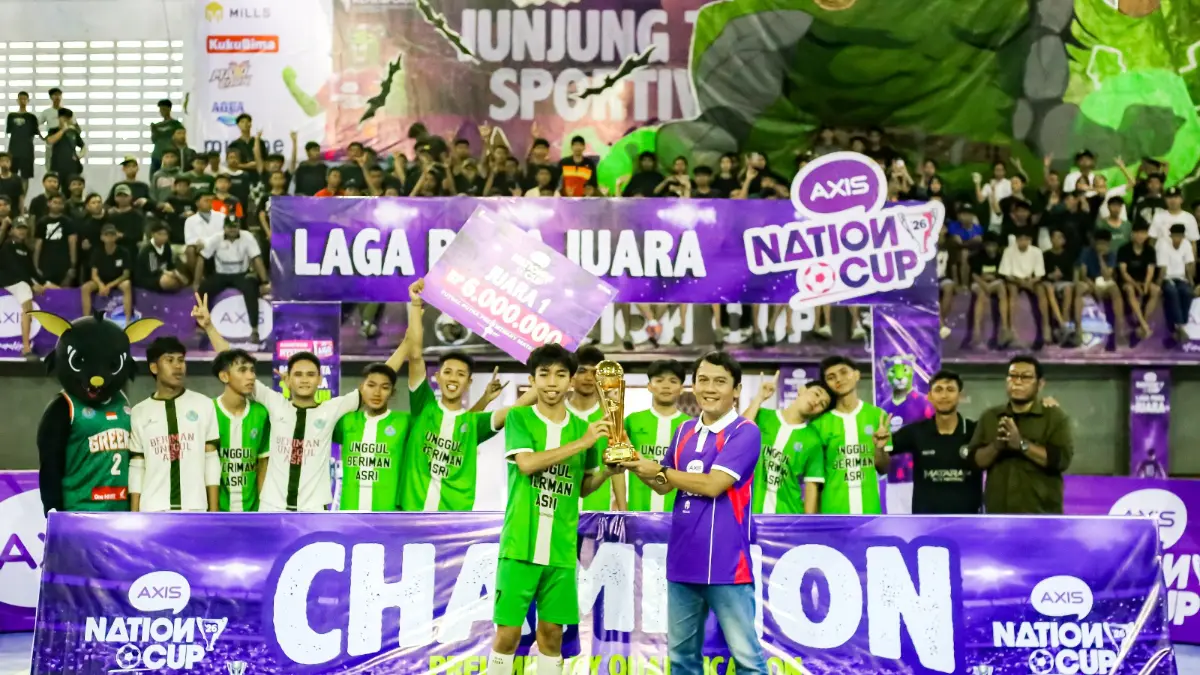 SMAN 2 Mataram juara AXIS Nation Cup 2026 Mataram. Disaksikan 12 ribu pengunjung, mereka siap membawa nama NTB ke final regional. (XLSmart untuk Lombok Post)