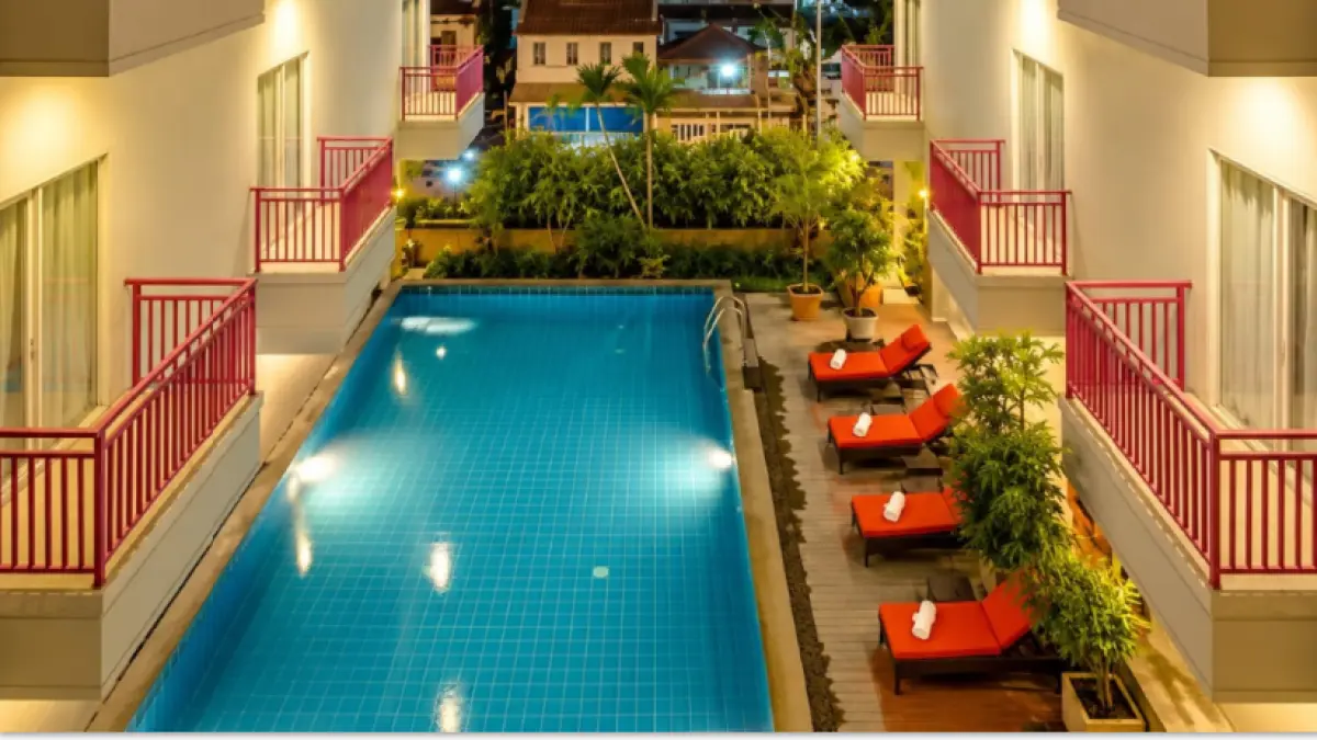 FASILITAS KOLAM RENANG: Inilah fasilitas kolam renang di Lombok Plaza Hotel & Convention Mataram yang bisa dinikmati pengunjung. (IST/LOMBOK POST)
