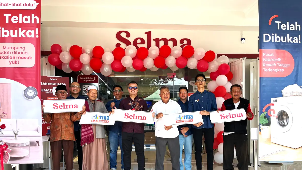 GRAND OPENING: Suasana grand opening toko pertama INFORMA Electronics dan SELMA di Jalan Bung Karno, Pagesangan Timur, Mataram, Rabu (26/8). (FERIAL/LOMBOK POST)