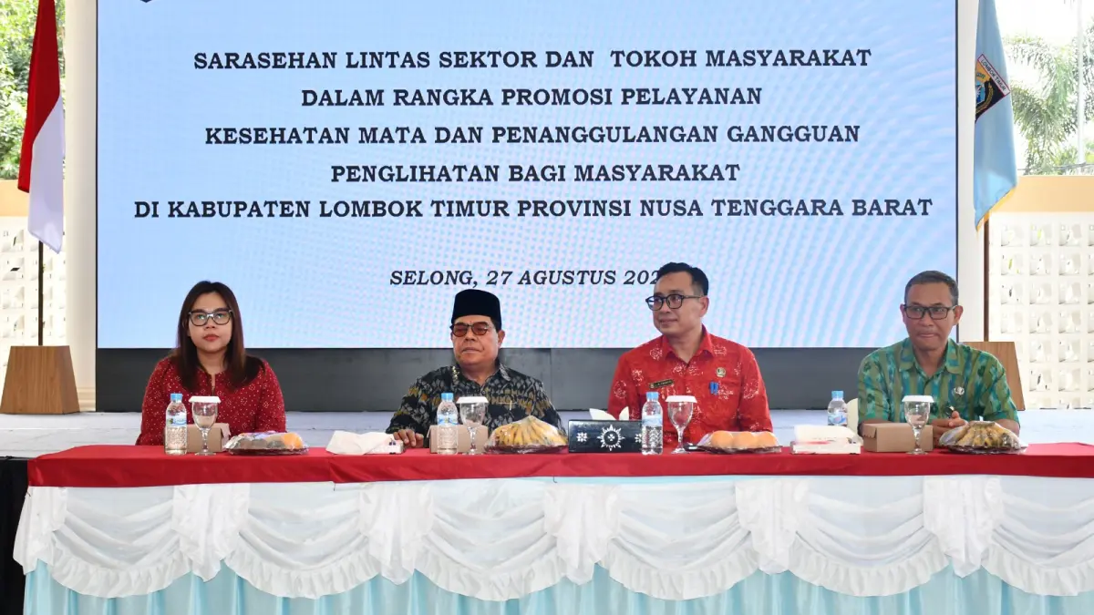 BUKA: Bupati Lotim saat membuka acara sarasehan lintas sektor dan tokoh masyarakat dalam rangka promosi pelayanan kesehatan mata dan penanggulangan gangguan penglihatan bagi masyarakat di Lotim.