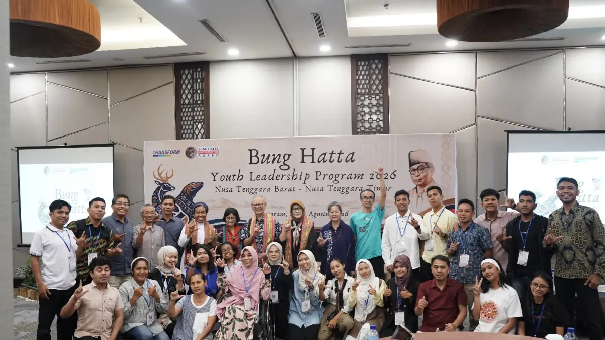 Foto bersama pengurus Bung Hatta Anti-Corruption Award (BHACA), pemateri, dan peserta Bung Hatta Youth Leadership Program (BHYLP) 2026.