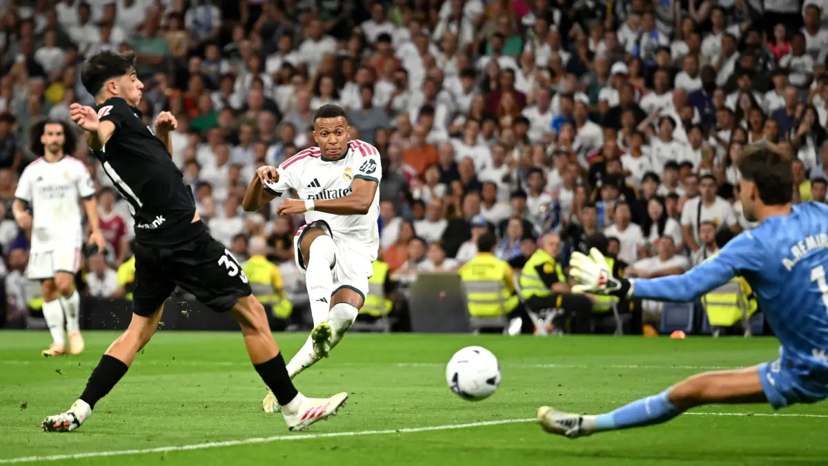Jose Mourinho beri pujian setinggi langit untuk Kylian Mbappe usai Real Madrid libas Real Sociedad 4-1. 