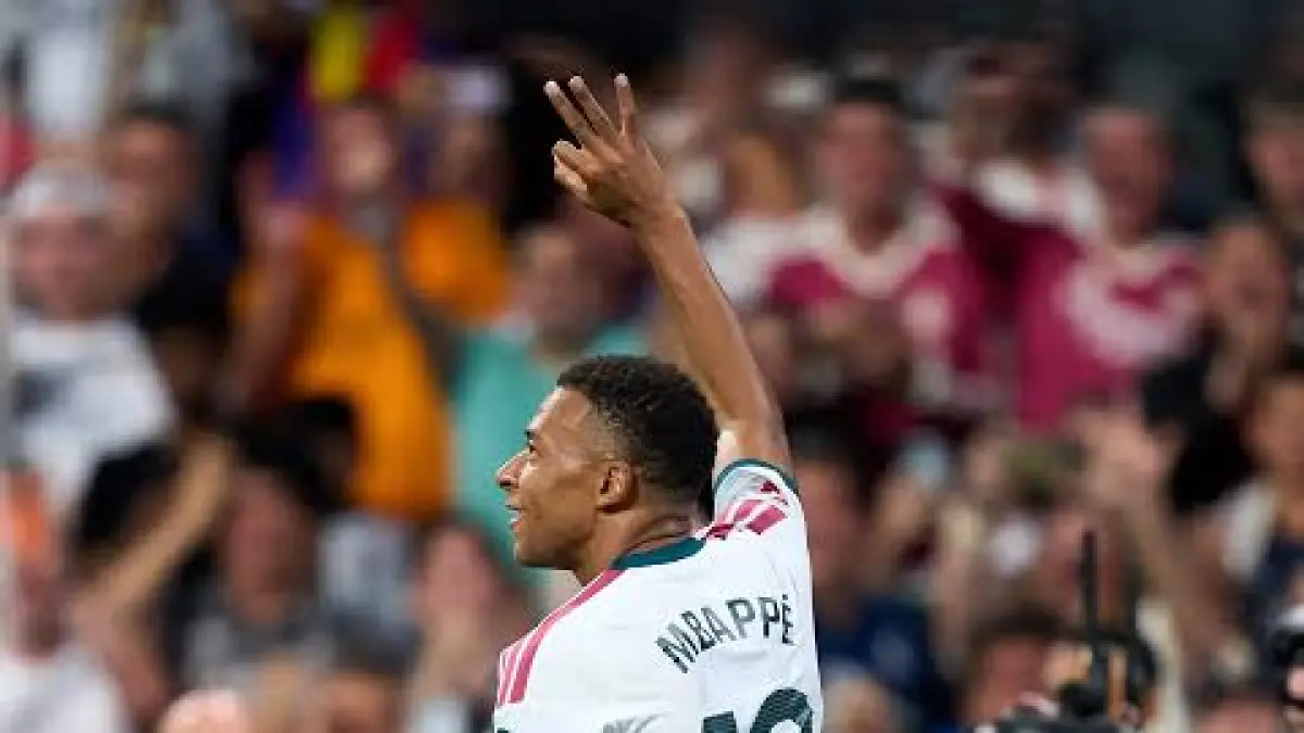Kylian Mbappe tampil menggila dengan mencetak hattrick saat Real Madrid membantai Real Sociedad.