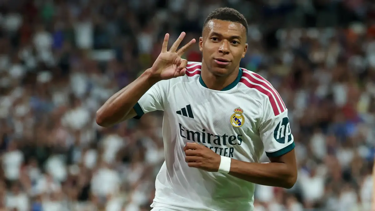Kylian Mbappe ukir rekor fantastis usai cetak hattrick keenam bersama Real Madrid. Torehannya dua kali lipat dari rival LaLiga.