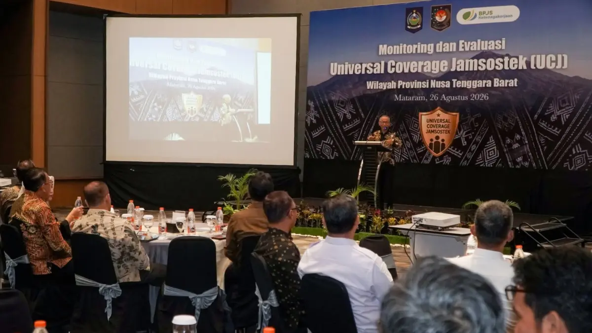 Sekda NTB Abul Chair saat memberikan arahan pada rapat Monitoring dan Evaluasi UCJ di Mataram, Rabu (26/8). (BIRO UMUM DAN ADPIM SETDA NTB FOR LOMBOK POST).