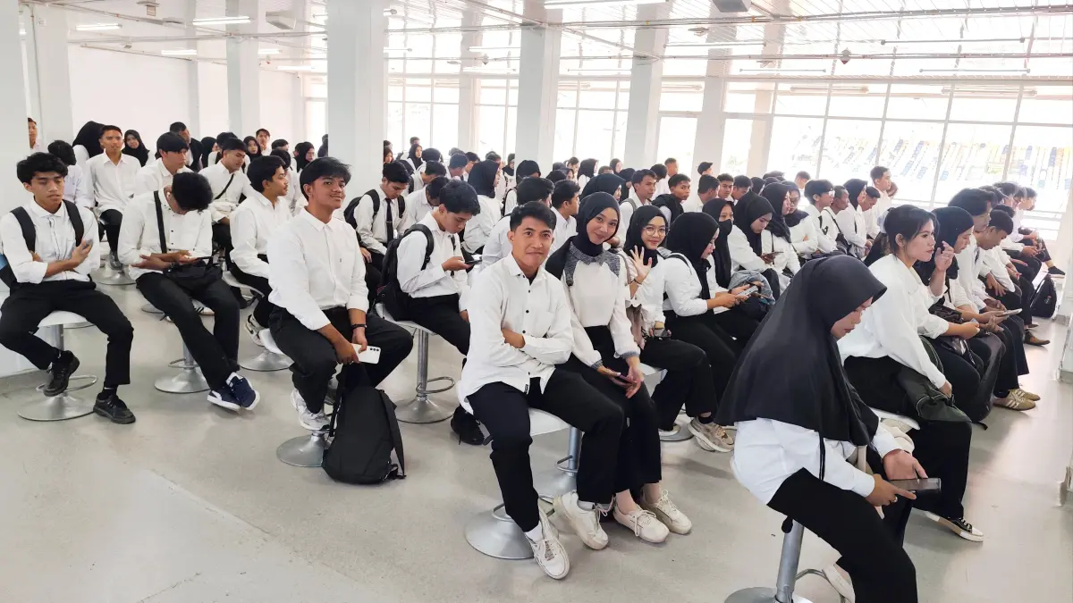 Ratusan pelamar antusias mengikuti seleksi pendaftaran relawan MotoGP Mandalika 2026 per harinya di Dining Hall, Sirkuit Internasional Mandalika, Desa Kuta, Pujut, Lombok Tengah, Jumat (28/8).
