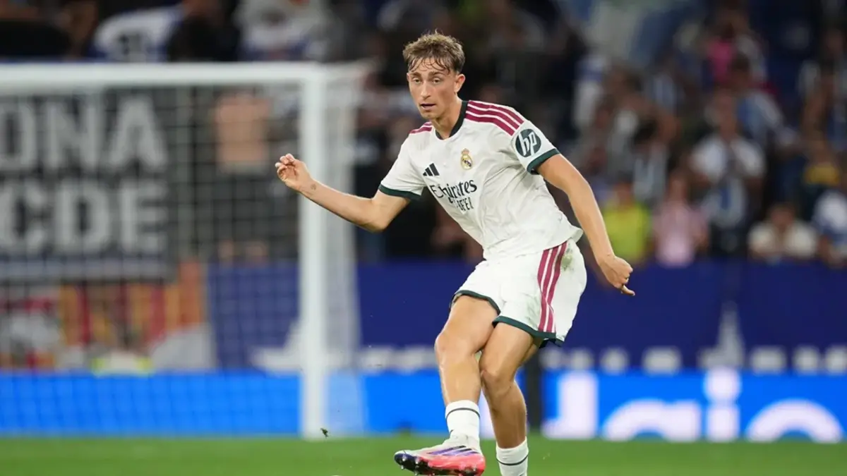 Dean Huijsen jadi bek tengah utama pilihan Jose Mourinho di Real Madrid. Punya peran kunci build-up dan siap jawab keraguan publik.