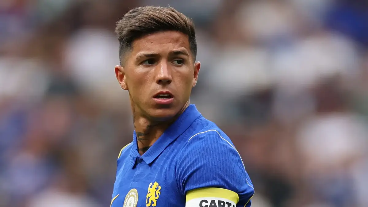 Enzo Fernandez capai kesepakatan personal dengan Manchester City. Chelsea pasang banderol tinggi menjelang penutupan bursa transfer.