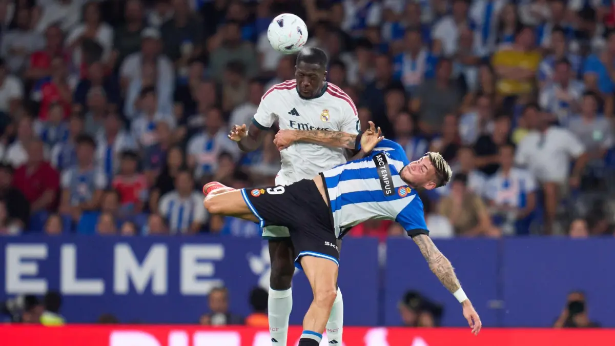 Ibrahima Konate tampil dominan di laga debut Real Madrid lawan Espanyol. Simak statistik impresif bek jangkung asuhan Jose Mourinho.