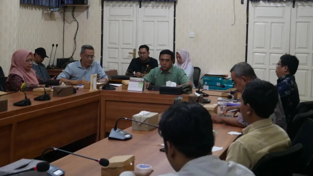 Pertemuan FPT dengan Banmus DPRD KSB&nbsp;terkait penyertaaan modal Pemda KSB kepada empat BUMD, Kamis (28/8).