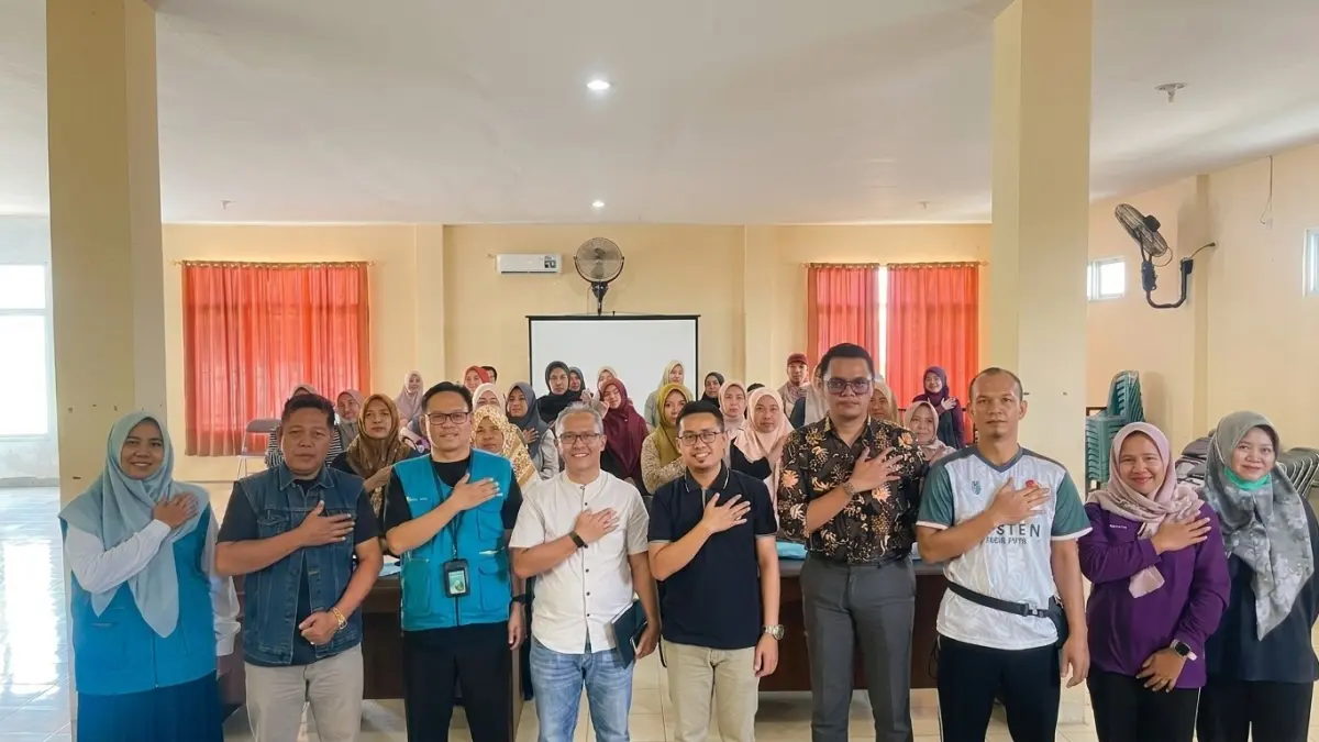 EDUKASI KESEHATAN: Tim Pengabdi Poltekkes Kemenkes Mataram memberikan pelatihan dan demonstrasi penanganan penyakit kronis kepada kader kesehatan di Desa Sigar Penjalin, Kecamatan Tanjung, Lombok Utara.