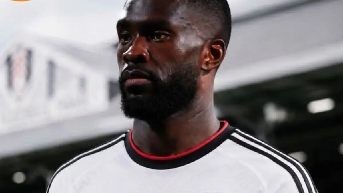 SIAP PINDAH: Bek AC Milan Fikayo Tomori mendapat tawaran dari Fulham tapi batal. (Istimewa) 