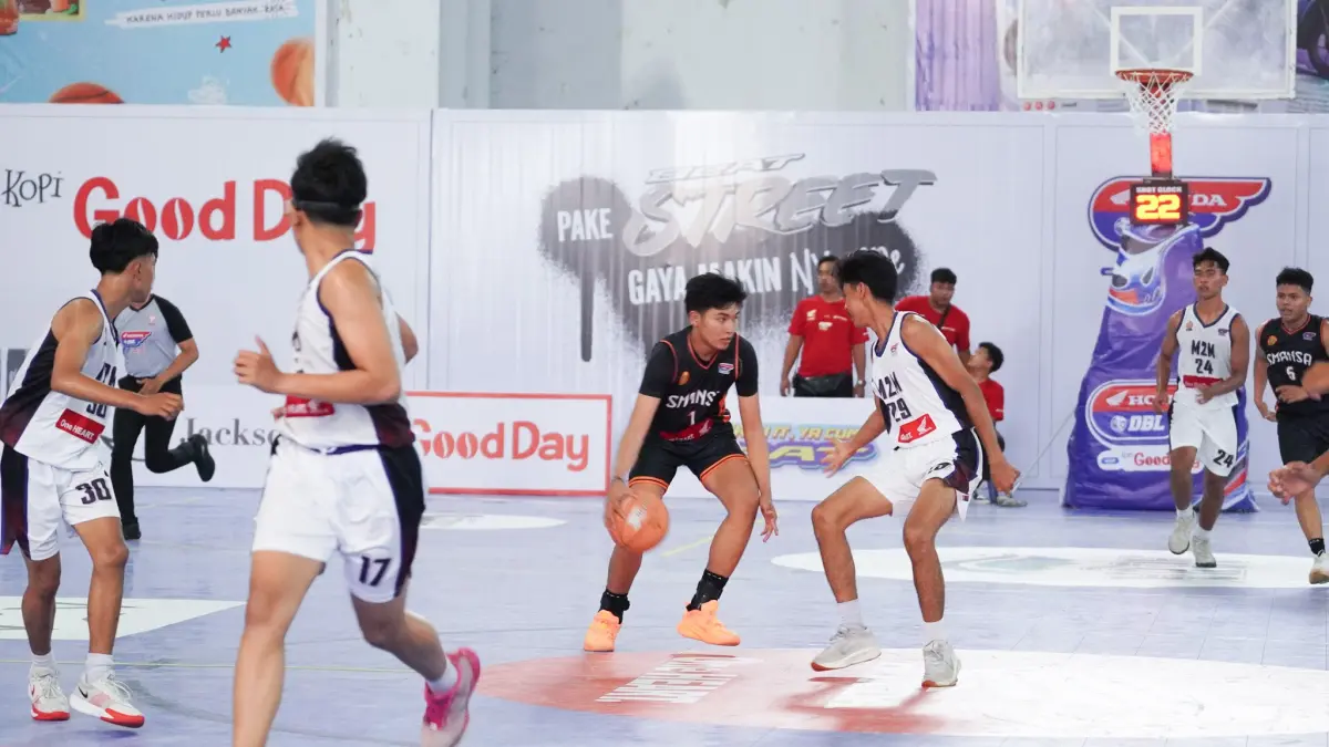 SMAN 1 Mataram saat menghadapi MAN 2 Mataram di Honda DBL with Kopi Good Day 2026 West Nusa Tenggara .