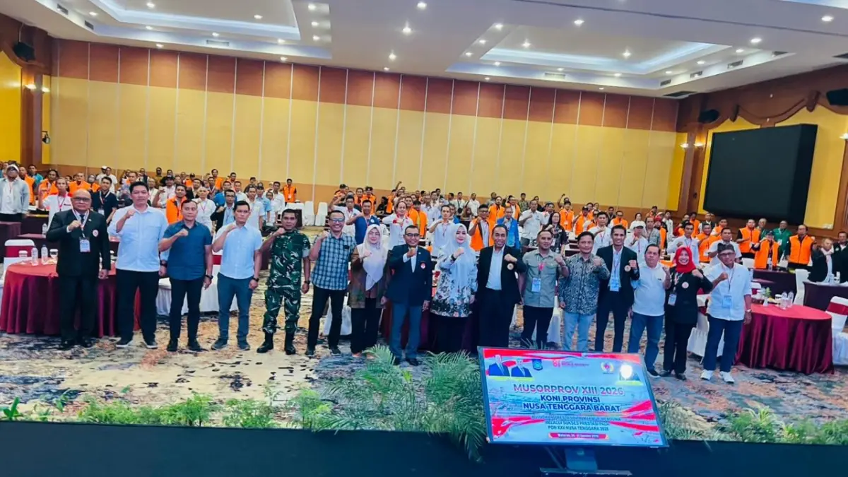Wagub NTB Indah Dhamayanti Putri bersama perwakilan KONI Pusat usai menghadiri pembukaan Musorprov KONI NTB.
