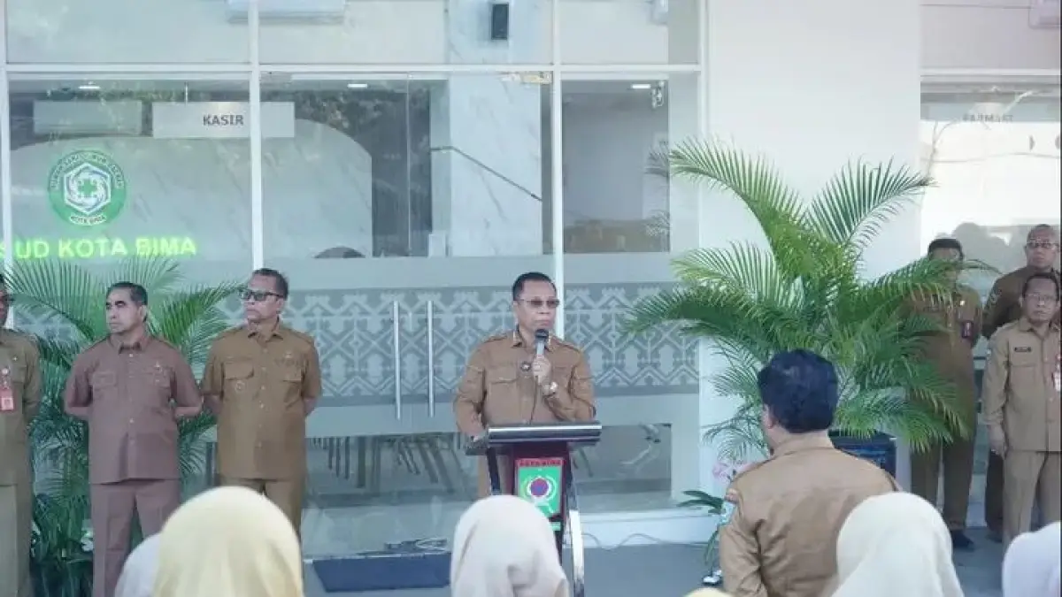 Wali Kota Bima HA Rahman H Abidin memimpin apel kesiapan pelayanan di RSUD Kota Bima, Senin (31/8).