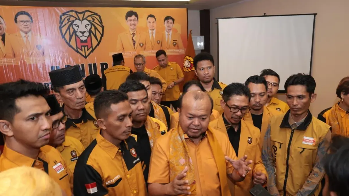 KONSOLIDASI: Wakil Ketua Umum DPP Partai Hanura Patrice Rio Capella saat melakukan konsolidasi bersama pengurus DPD Hanura NTB dan seluruh pengurus DPC se-NTB di Hotel Golden Palace Mataram, Selasa (2/9).