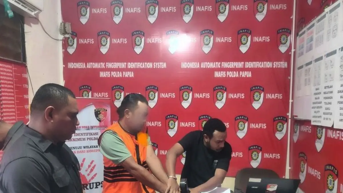 Proses identifikasi tersangka kasus penjualan satwa ilegal di ruang Inafis Polda Papua, Jayapura. (DOK.KEMENHUT)