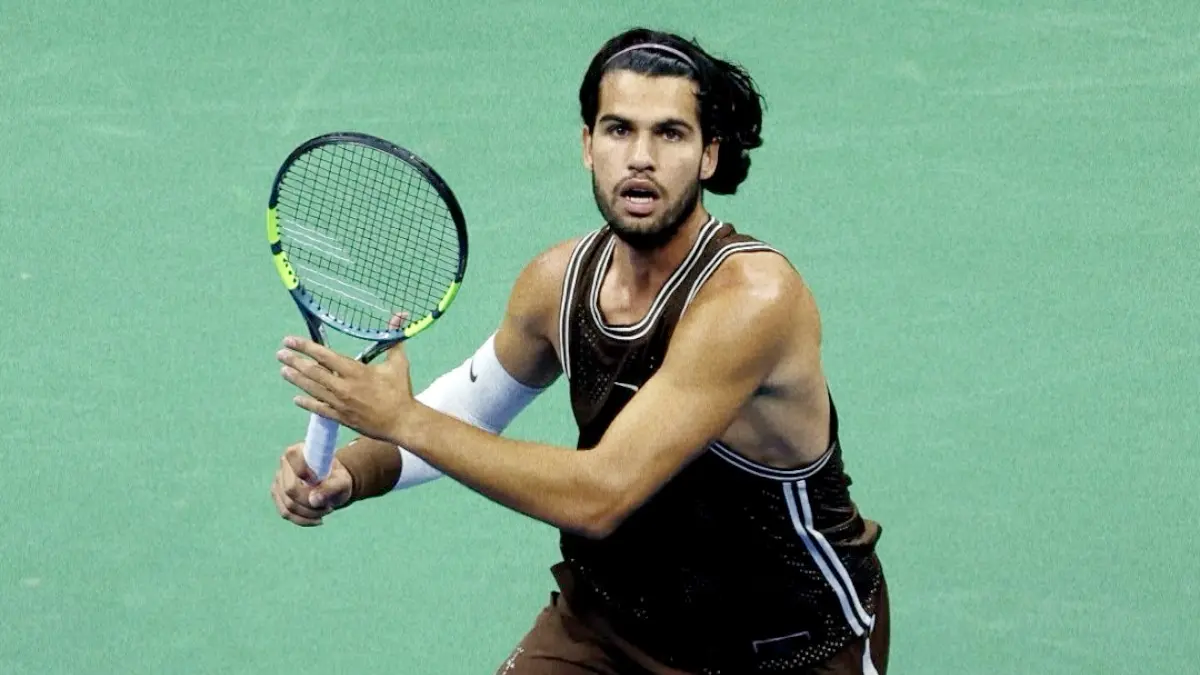 Carlos Alcaraz bangkit usai kalah set pertama dan menaklukkan Jaime Faria di US Open 2026. Ia melaju ke babak ketiga. (Instagram ATP Tour)