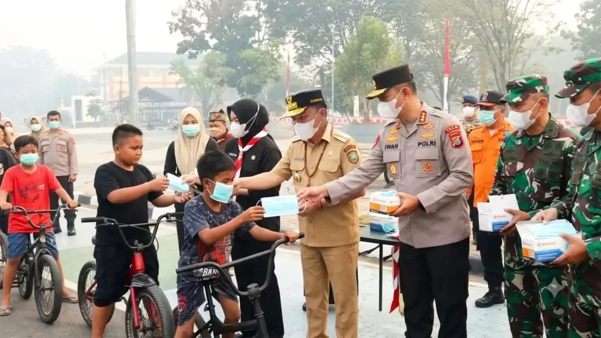 Gubernur Kalimantan Tengah Agustiar Sabran bersama Forkominda menyiapkan “Rumah Oksigen” di sejumlah titik dan membagikan masker gratis kepada masyarakat untuk meminimalkan dampak asap terhadap kesehatan warga. (Istimewa)