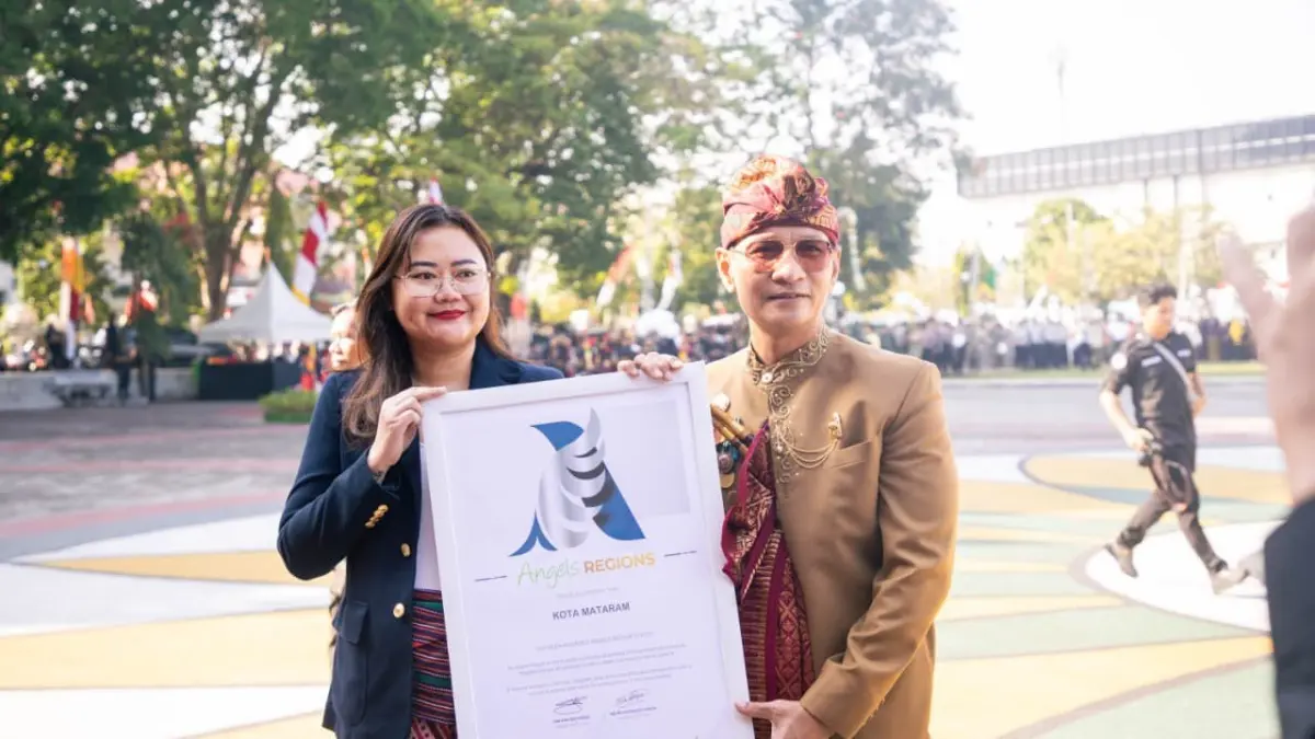 Penyerahan penghargaan ANGELS Regions kepada Wali Kota Mataram Mohan Roliskana kepada Kota Mataram sebagai Kota Siaga Stroke