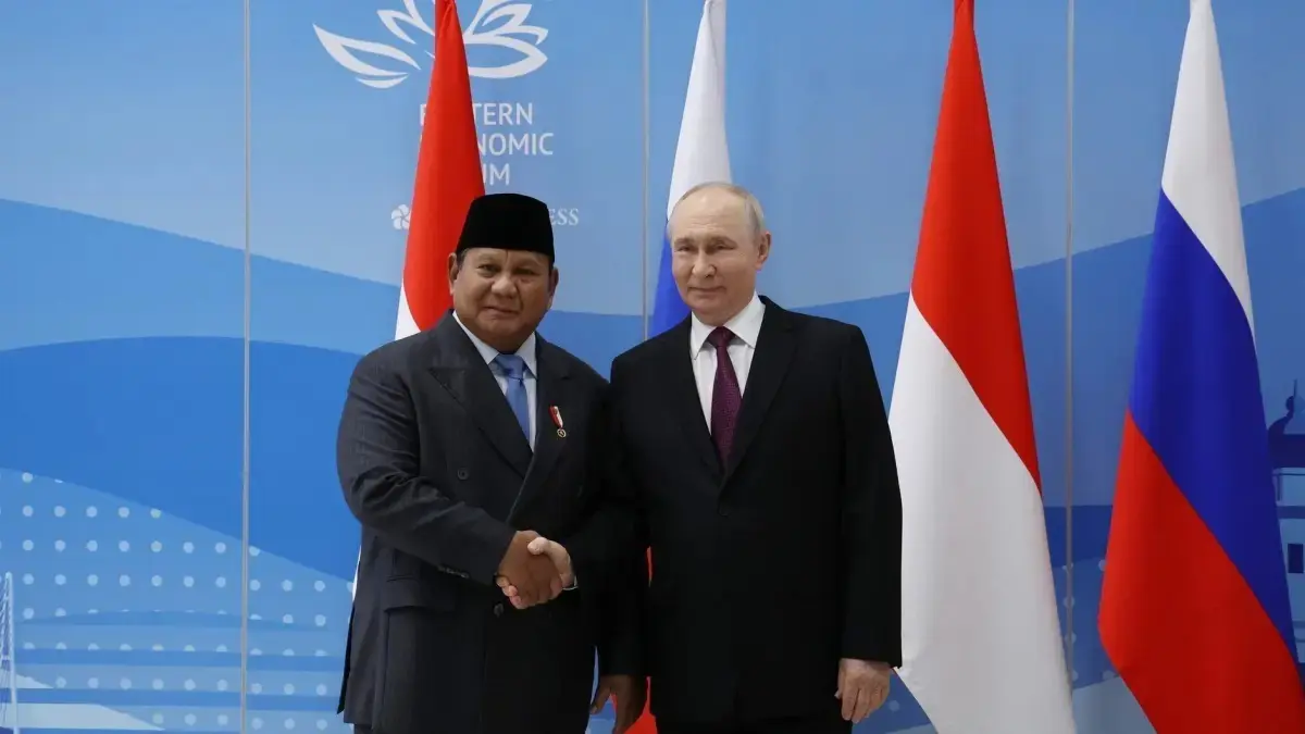 Presiden Prabowo Subianto bertemu dengan Presiden Federasi Rusia Vladimir Putin dalam acara Jamuan Santap Siang di Vladivostok, Kamis (3/9).