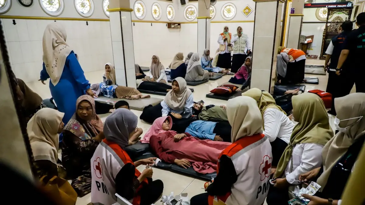 Kritis! Kasus Keracunan Makanan Bergizi Gratis Sidoarjo Capai 664 Orang, BGN Sebut Kelalaian 52 MBG Kembali Makan Korban, 592 Santri di Sidoarjo Diduga Keracunan Usai Konsumsi MBG - Lombok Post