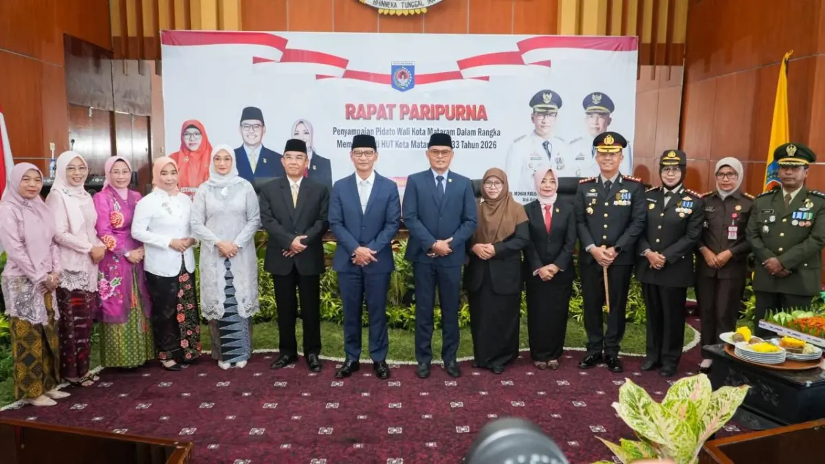 Wali Kota Mataram Mohan Roliskana bersama jajaran forkopimda berfoto bersama usai Sidang Paripurna Istimewa DPRD Kota Mataram dalam rangka HUT ke-33 Kota Mataram.