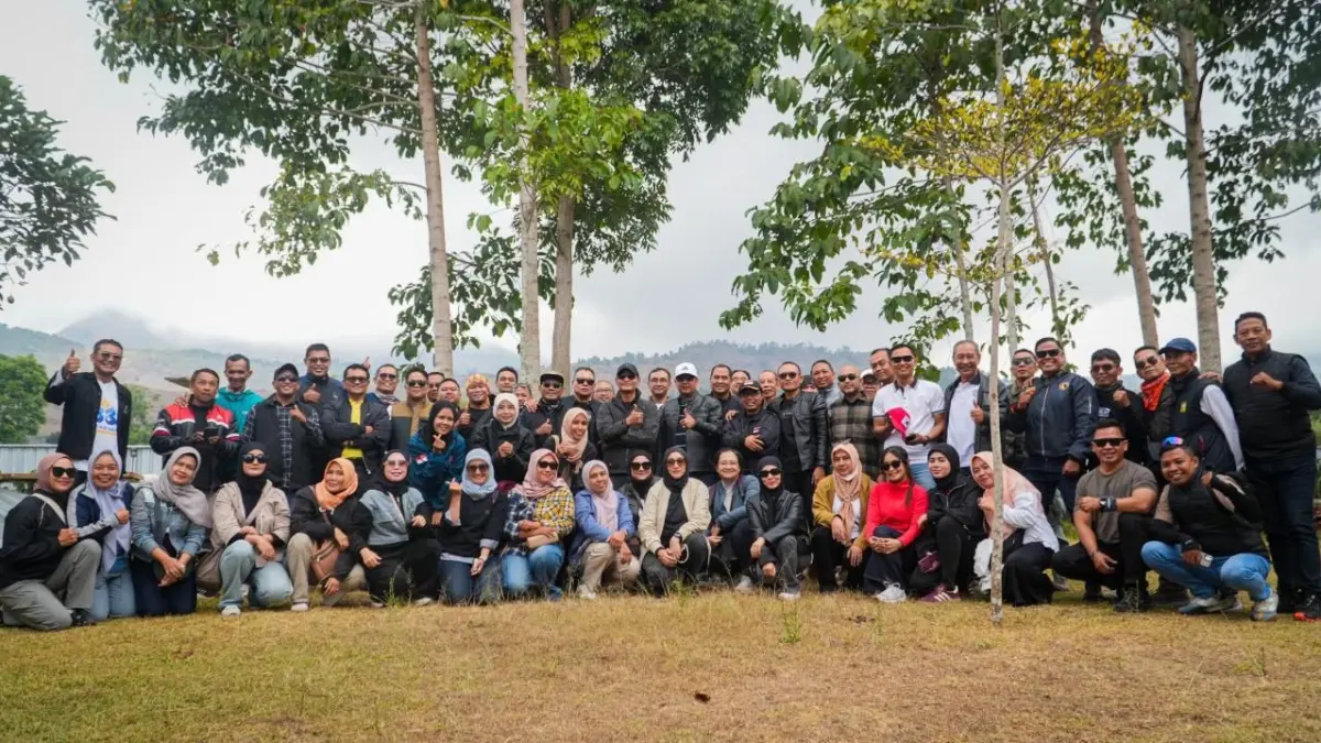 Wali Kota Mataram Mohan Roliskana, Sekda Lalu Alwan Basri, dan pejabat Pemkot Mataram saat menggelar touring Harum.