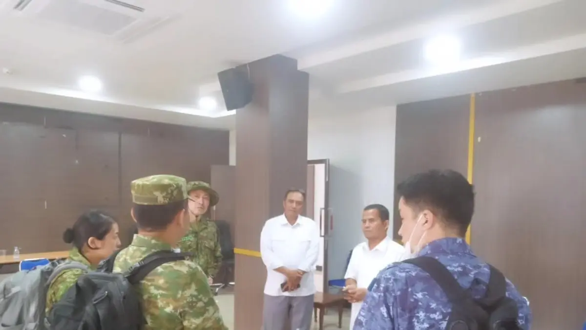 CALON TEMPAT HUNIAN: Tim peninjau dari militer Jepang bersama TNI melakukan survei fasilitas Asrama Haji Pontianak, Senin (31/8).