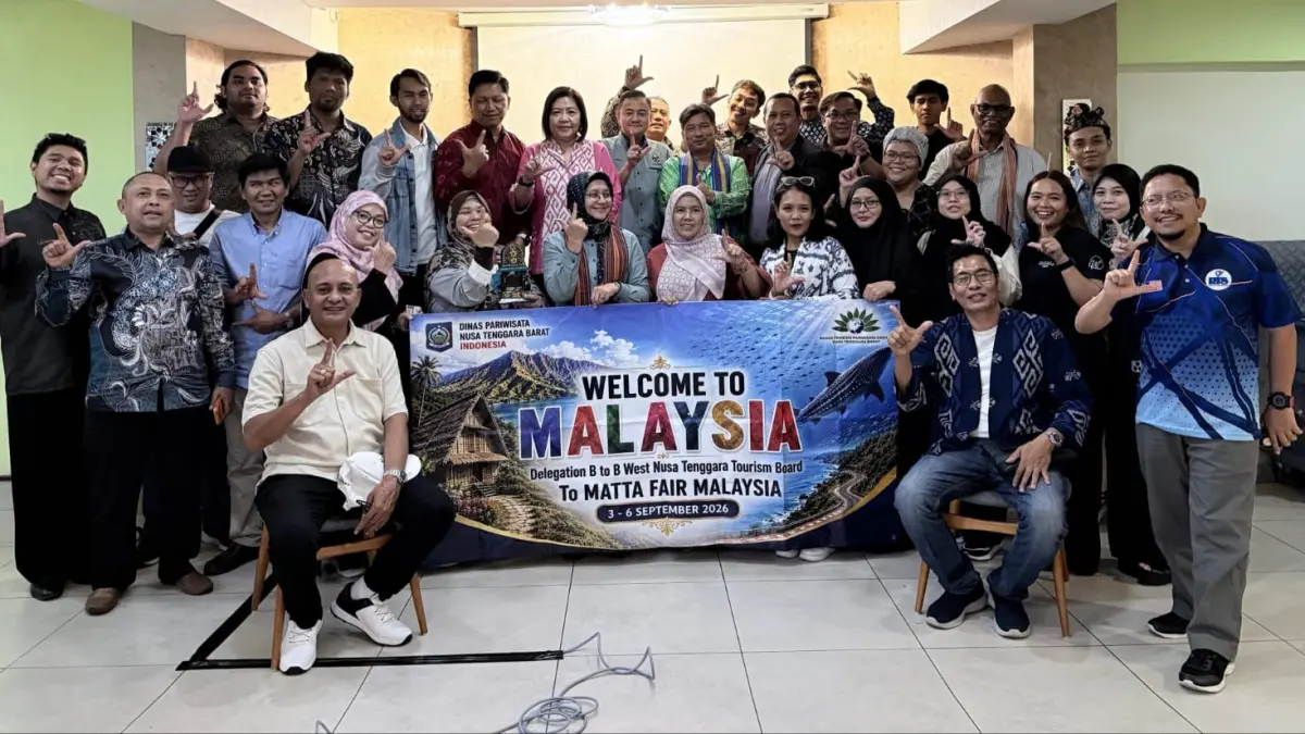 Delegasi Business to Business (B2B) Dinas Pariwisata dan BPPD NTB berfoto bersama jelang pelaksanaan MATTA Fair Malaysia 2026 yang berlangsung pada 3–6 September 2026. (IST/LOMBOK POST).